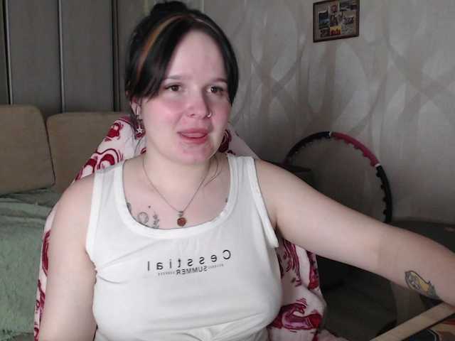 Lizzi-Peach live cam on BongaCams
