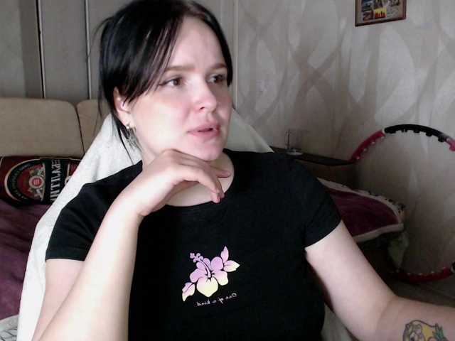 Lizzi-Peach live cam on BongaCams