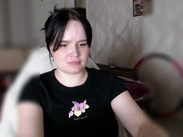Lizzi-Peach live cam on BongaCams