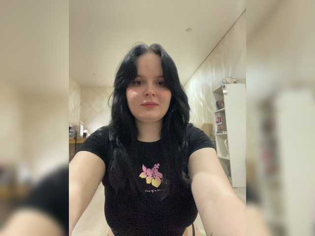 lizzi-peach cam belle