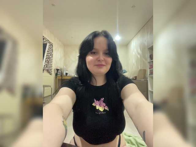 Lizzi-Peach live cam on BongaCams