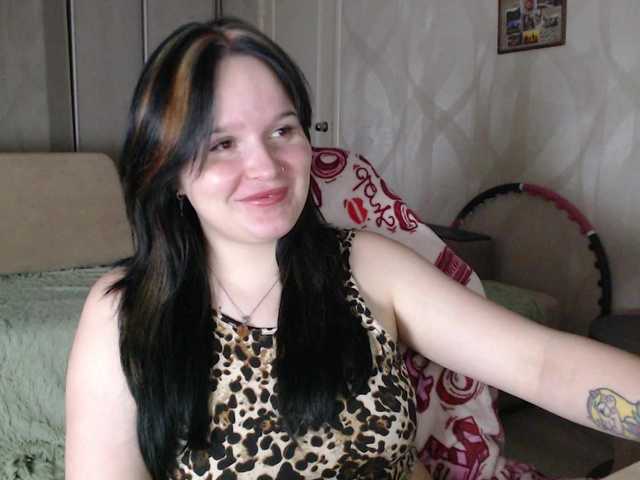 Lizzi-Peach live cam on BongaCams