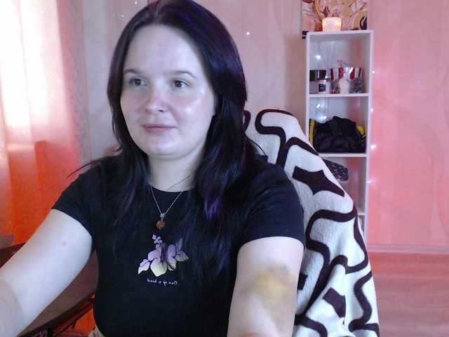 Lizzi-Peach live cam on BongaCams
