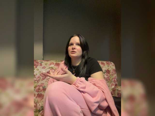 Lizzi-Peach live cam on BongaCams