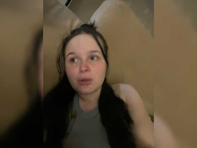 Lizzi-Peach live cam on BongaCams