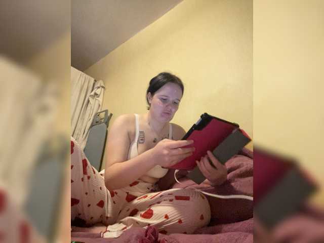 Lizzi-Peach live cam on BongaCams