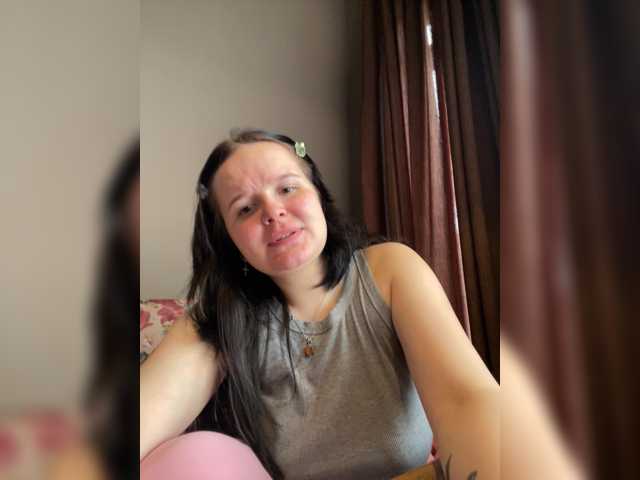 Lizzi-Peach live cam on BongaCams
