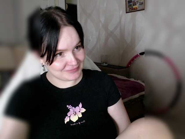 Lizzi-Peach live cam on BongaCams