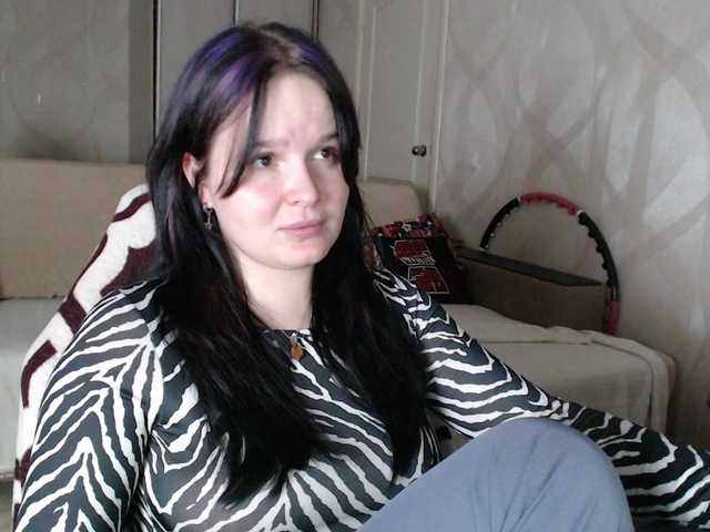 Lizzi-Peach live cam on BongaCams