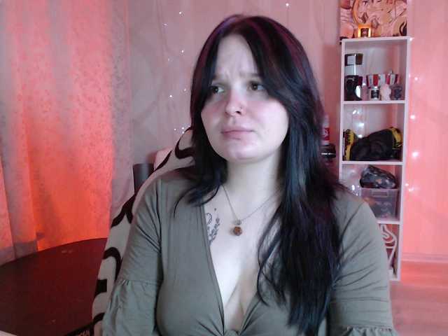 Lizzi-Peach live cam on BongaCams