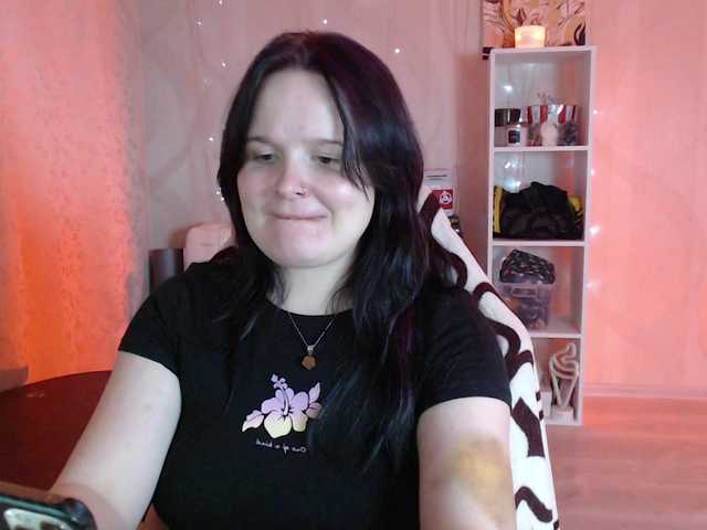 Lizzi-Peach live cam on BongaCams