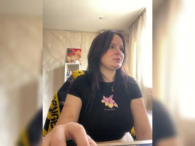 Lizzi-Peach live cam on BongaCams