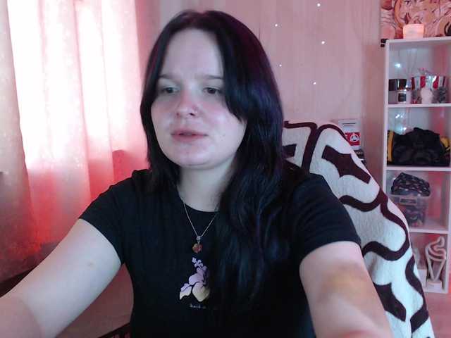 Lizzi-Peach live cam on BongaCams