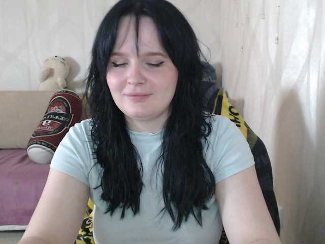 Lizzi-Peach live cam on BongaCams