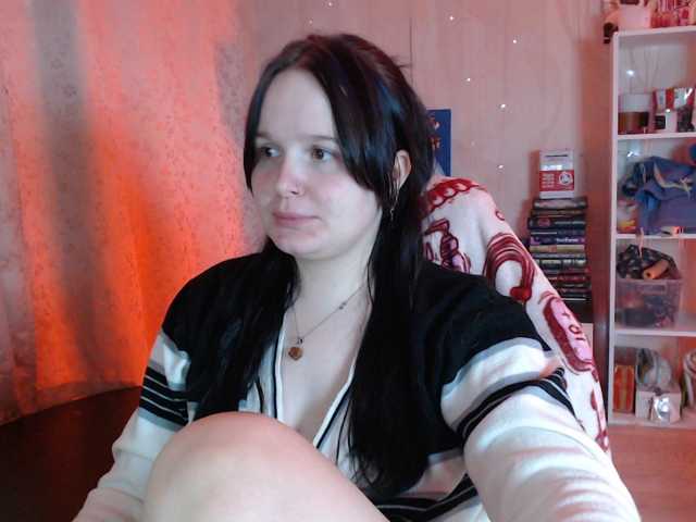 Lizzi-Peach live cam on BongaCams
