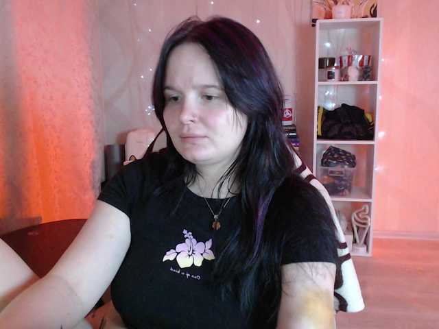 Lizzi-Peach live cam on BongaCams