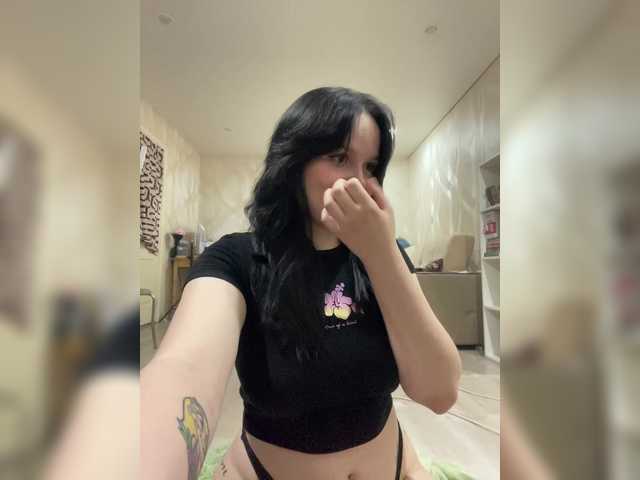 Lizzi-Peach live cam on BongaCams