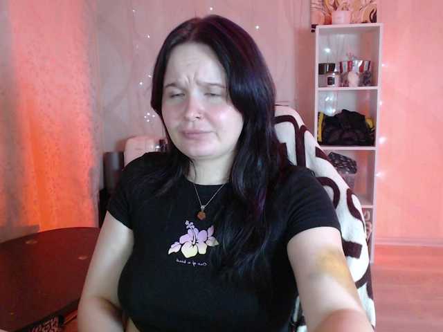 Lizzi-Peach live cam on BongaCams