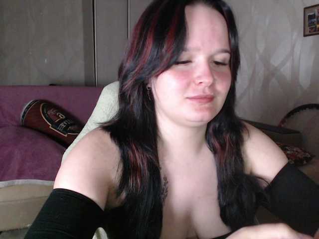 Lizzi-Peach live cam on BongaCams