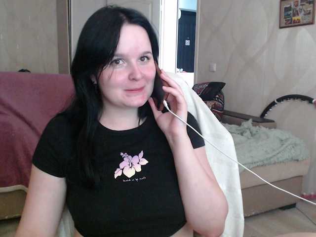 Lizzi-Peach live cam on BongaCams