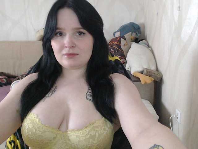 Lizzi-Peach live cam on BongaCams