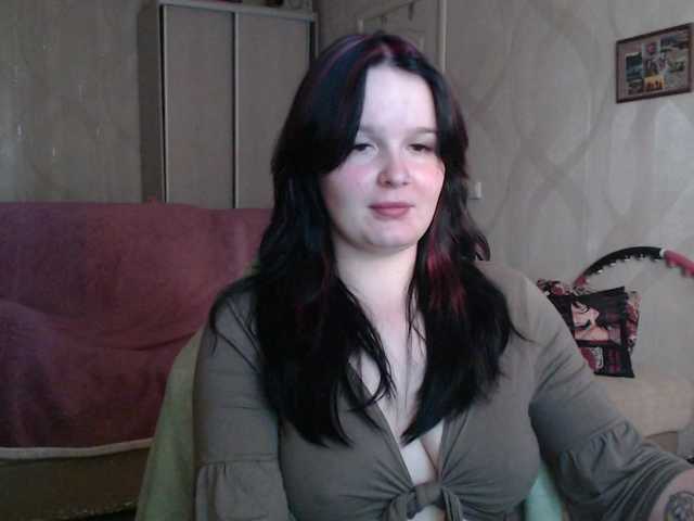 Lizzi-Peach live cam on BongaCams