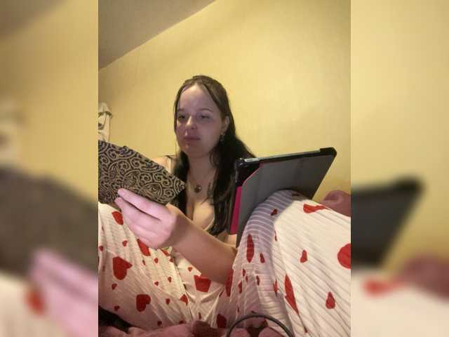 Lizzi-Peach live cam on BongaCams