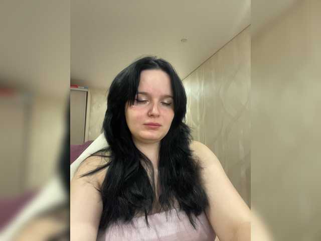 Lizzi-Peach live cam on BongaCams