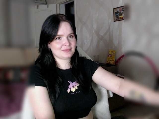 Lizzi-Peach live cam on BongaCams