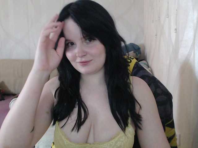 Lizzi-Peach live cam on BongaCams