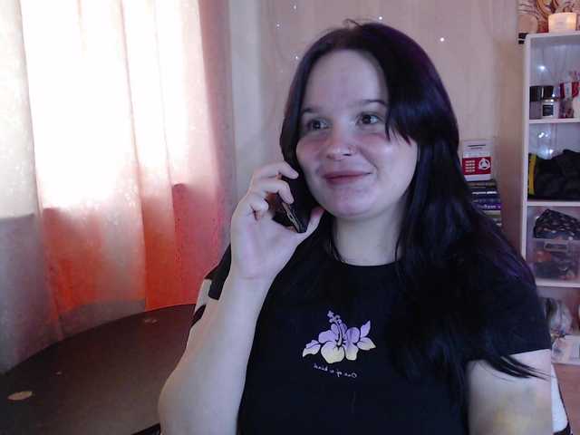 Lizzi-Peach live cam preview