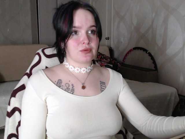 Lizzi-Peach live cam on BongaCams