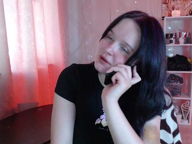 Lizzi-Peach live cam on BongaCams
