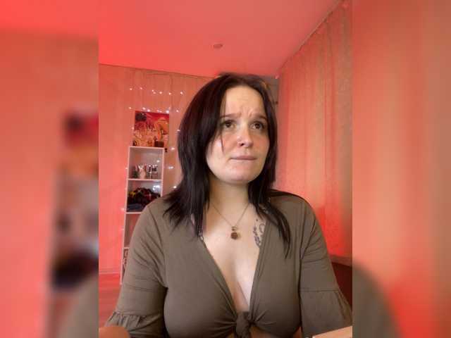 Lizzi-Peach live cam on BongaCams
