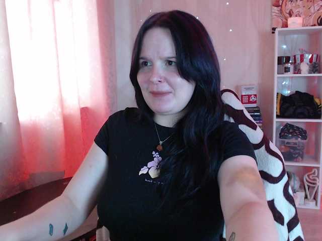 Lizzi-Peach live cam on BongaCams
