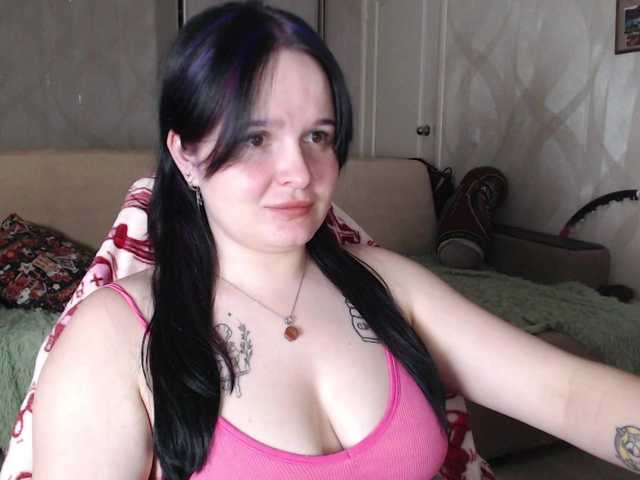 Lizzi-Peach live cam on BongaCams