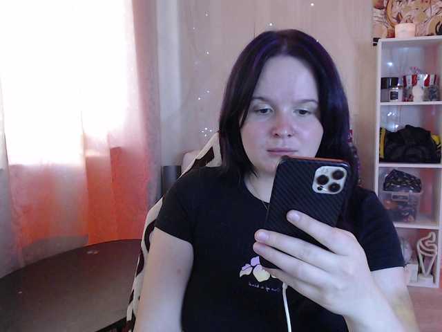 Lizzi-Peach live cam on BongaCams