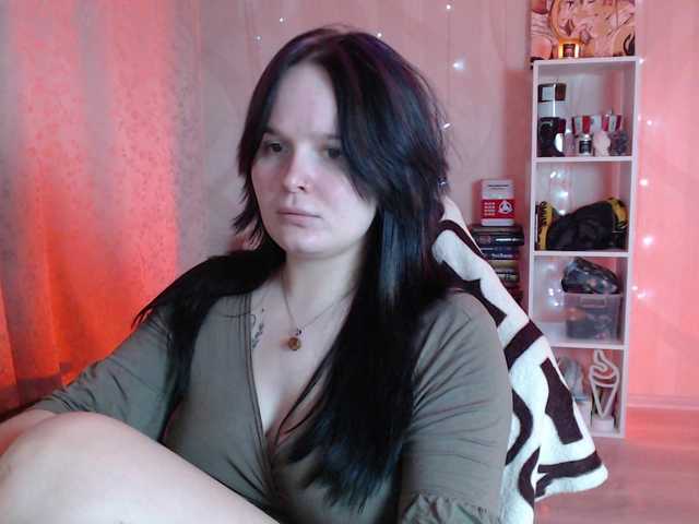 Lizzi-Peach live cam on BongaCams