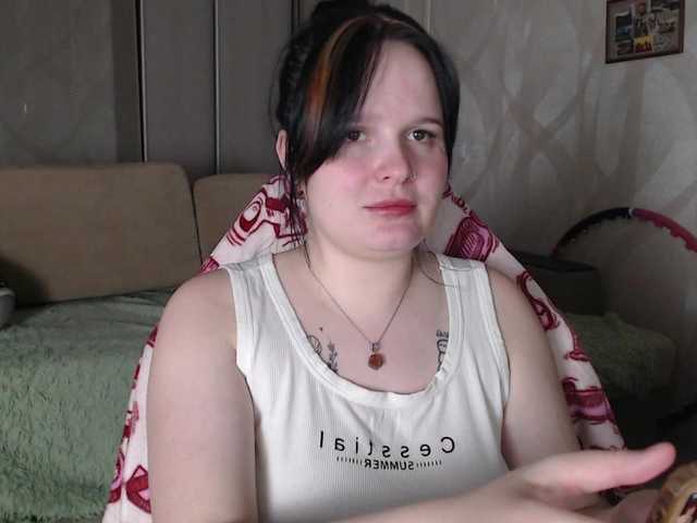 Lizzi-Peach live cam on BongaCams