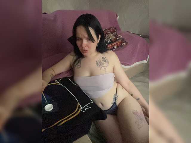 Lizzi-Peach live cam on BongaCams
