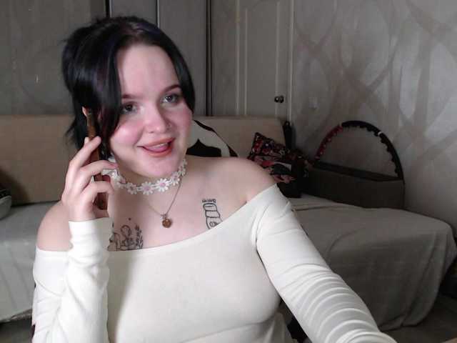 Lizzi-Peach live cam on BongaCams