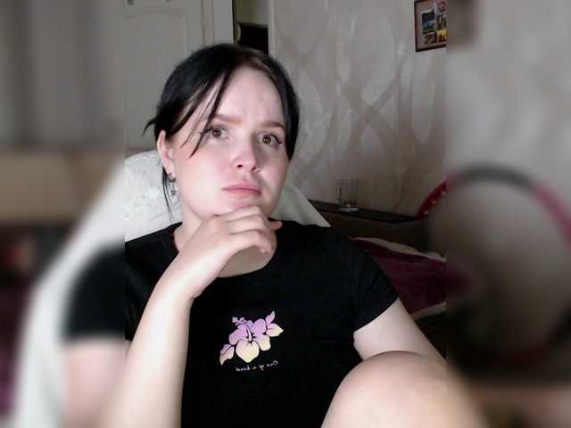Lizzi-Peach live cam on BongaCams