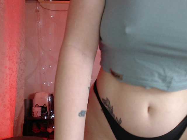 Lizzi-Peach live cam on BongaCams