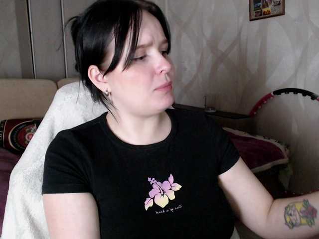 Lizzi-Peach live cam on BongaCams