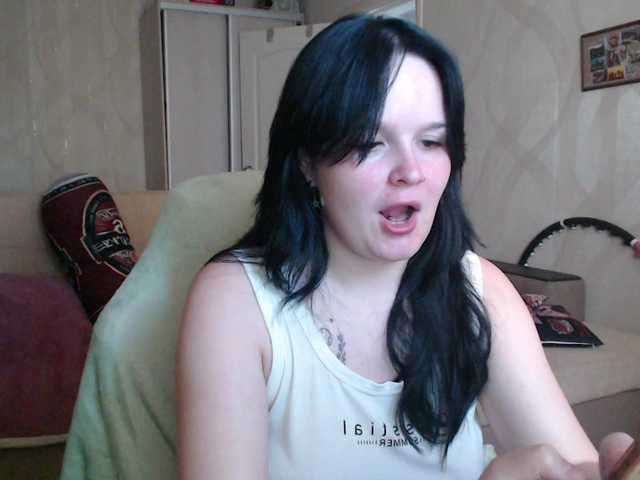 Lizzi-Peach live cam on BongaCams