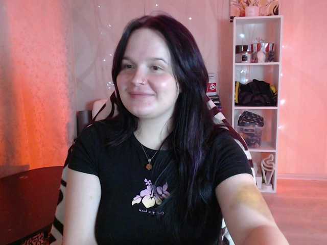 Lizzi-Peach live cam on BongaCams