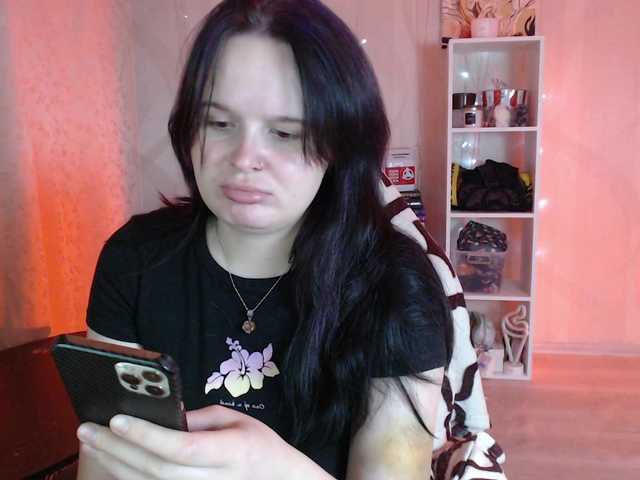 Lizzi-Peach live cam on BongaCams