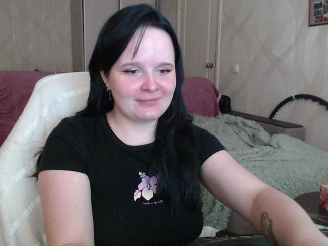 Lizzi-Peach live cam on BongaCams