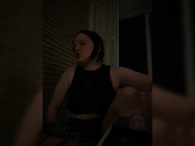 Lizzi-Peach live cam on BongaCams