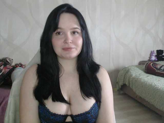 Lizzi-Peach's BongaCams show and profile